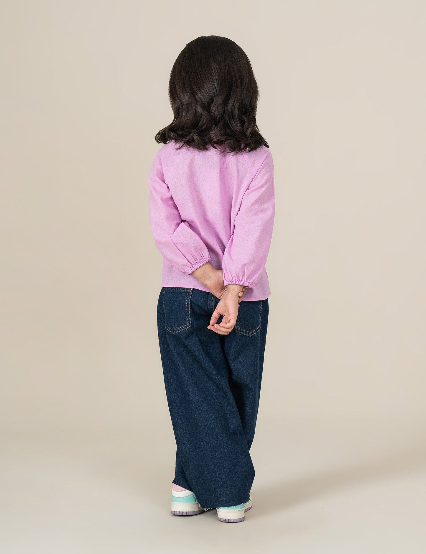 BUTTON DOWN LACE HEM TOP