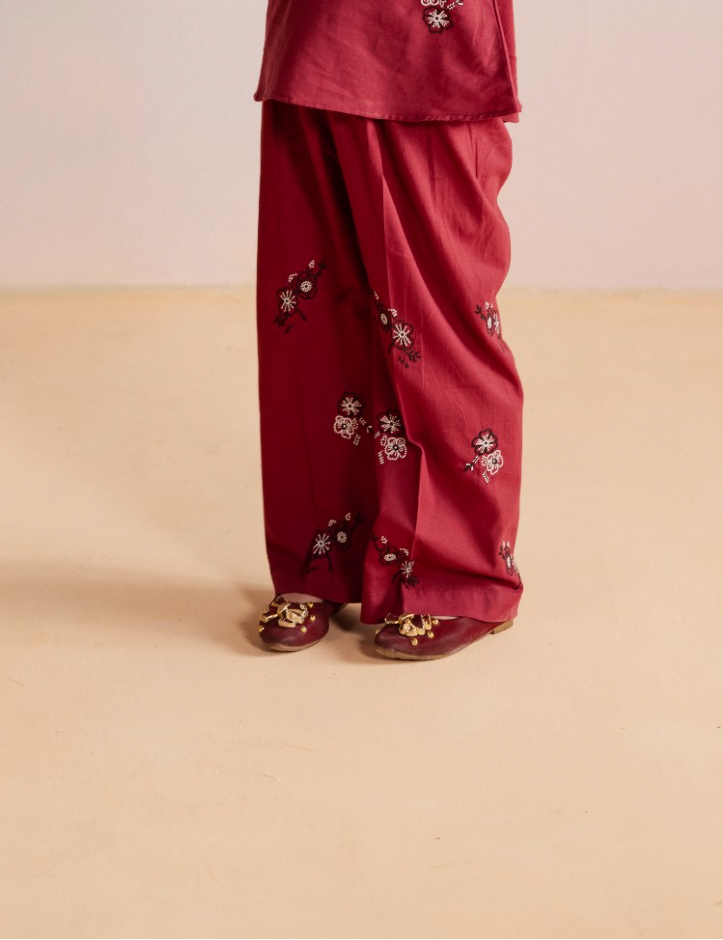 FLORAL EMBROIDERED TROUSER