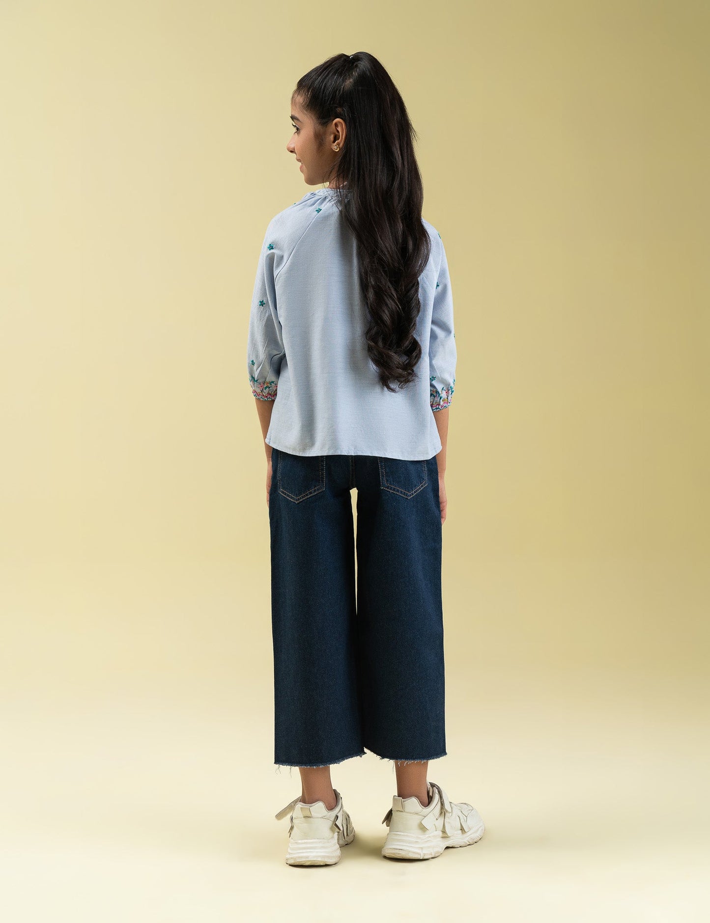 FLORAL EMBROIDERED TOP