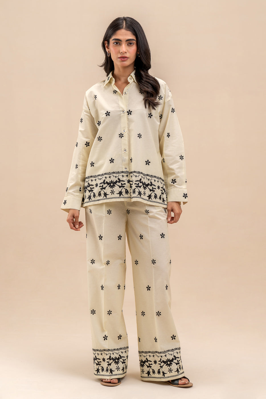 EMBROIDERED BUTTON-THROGH TOP