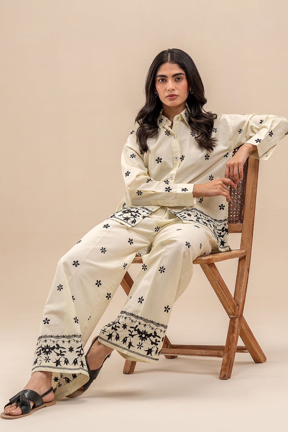 EMBROIDERED BUTTON-THROGH TOP