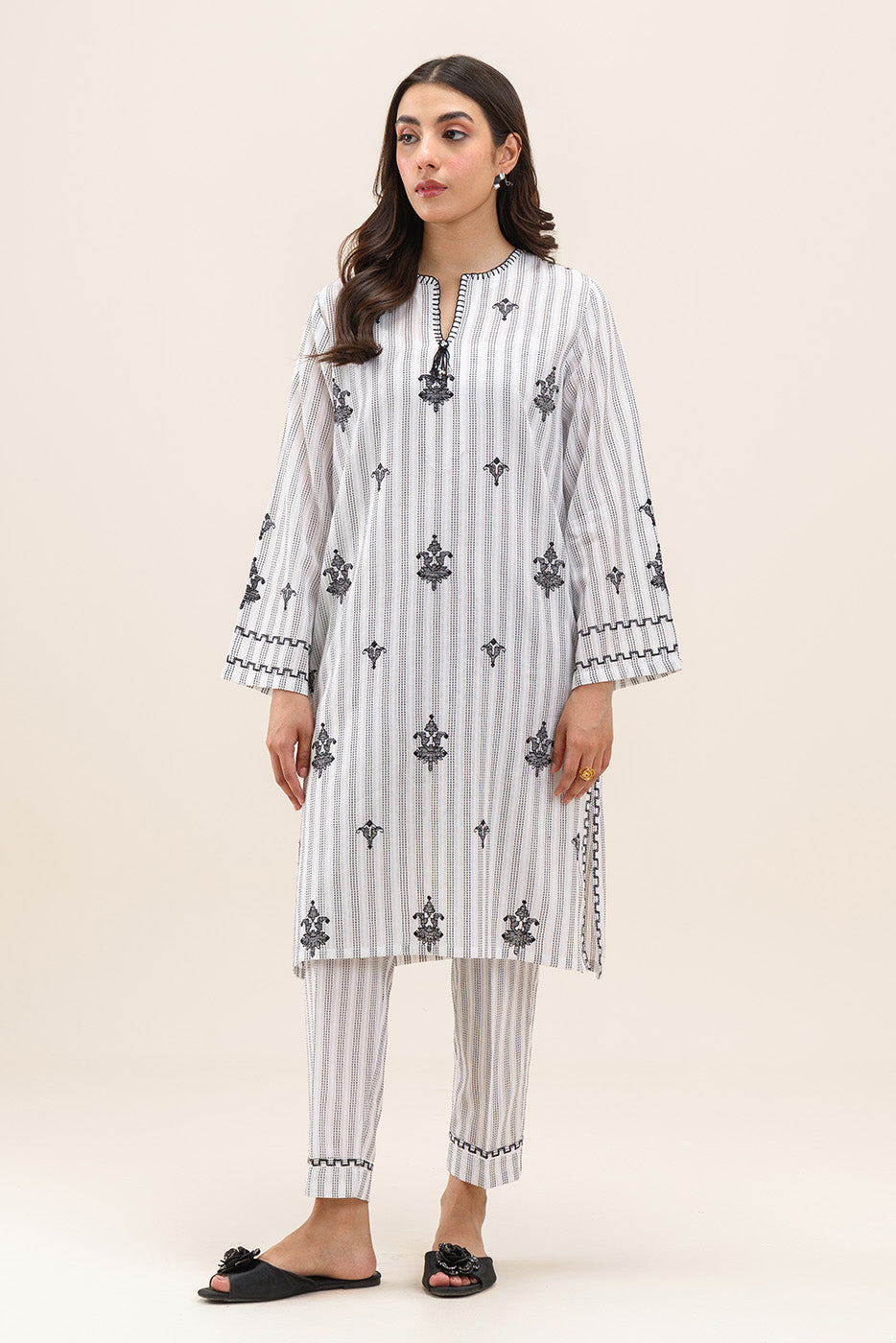 2 PIECE EMBROIDERED DORIA SUIT (PRET)