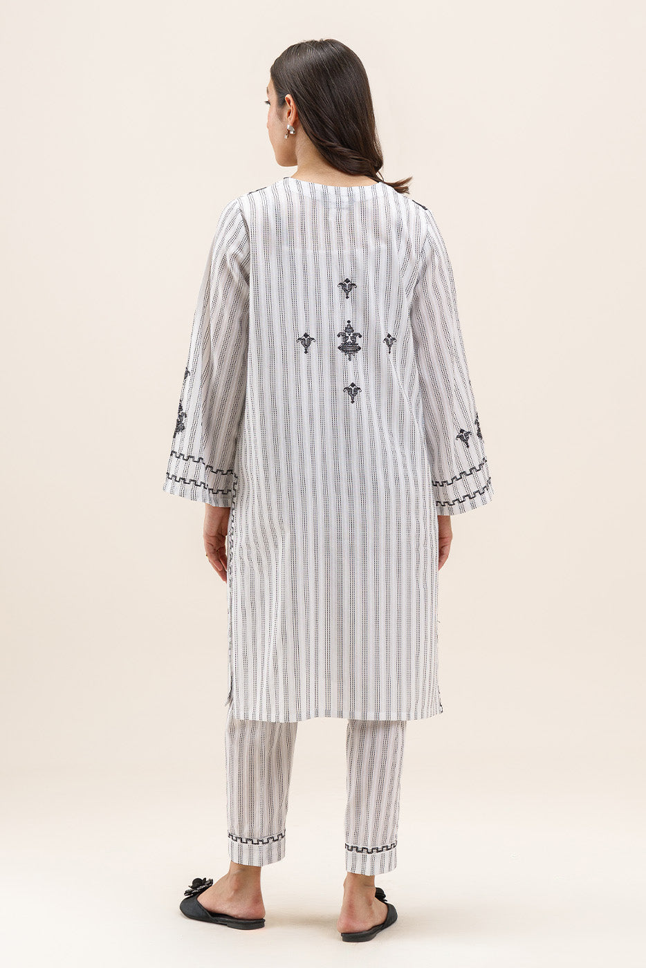 2 PIECE EMBROIDERED DORIA SUIT (PRET)