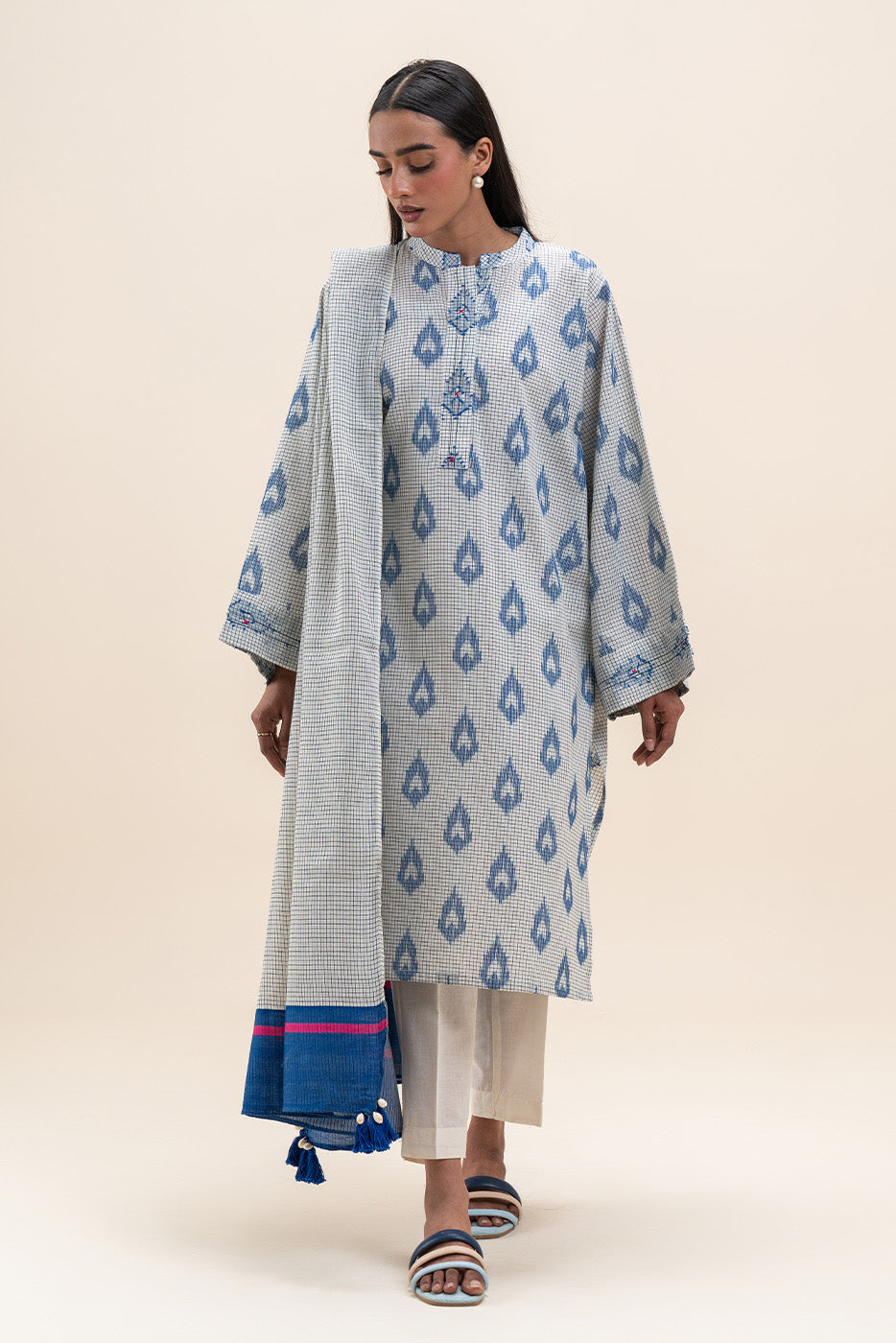 3 PIECE EMBROIDERED JACQUARD SUIT (PRET)