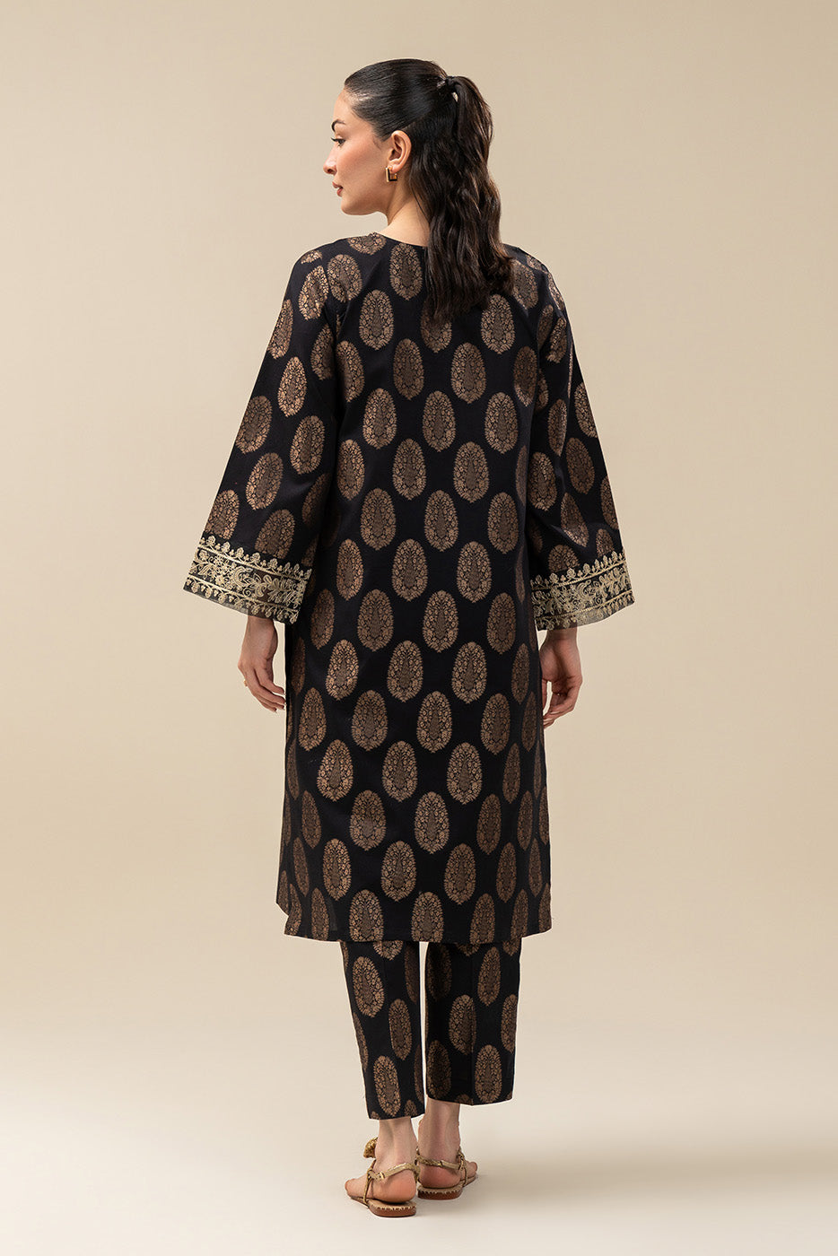 2 PIECE EMBROIDERED DANIER JACQUARD SUIT (PRET)