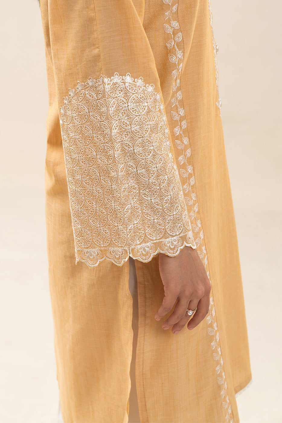EMBROIDERED CHAMBRAY SHIRT (PRET)