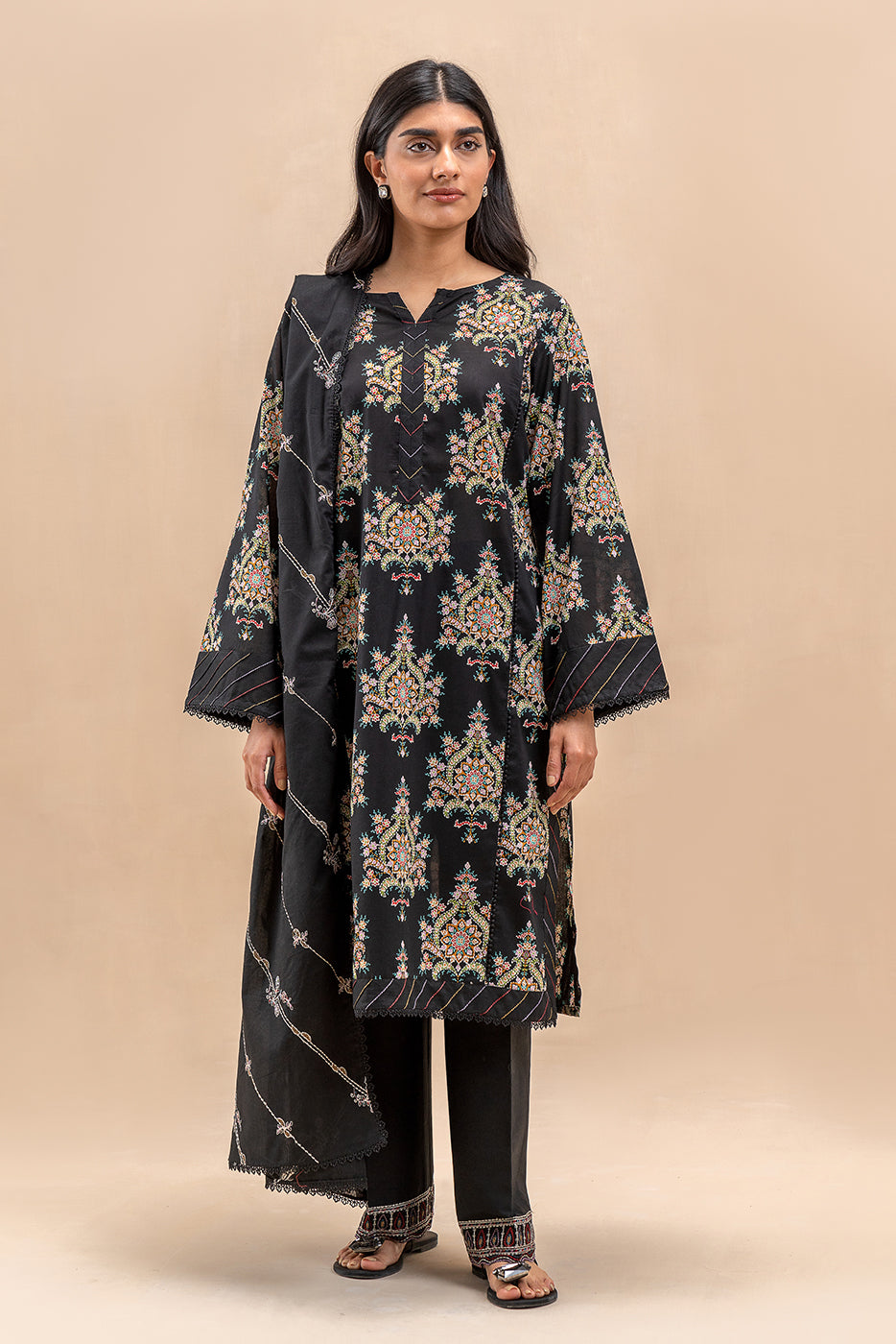 3 PIECE EMBROIDERED LAWN SUIT-MIDNIGHT GLOOM (UNSTITCHED)