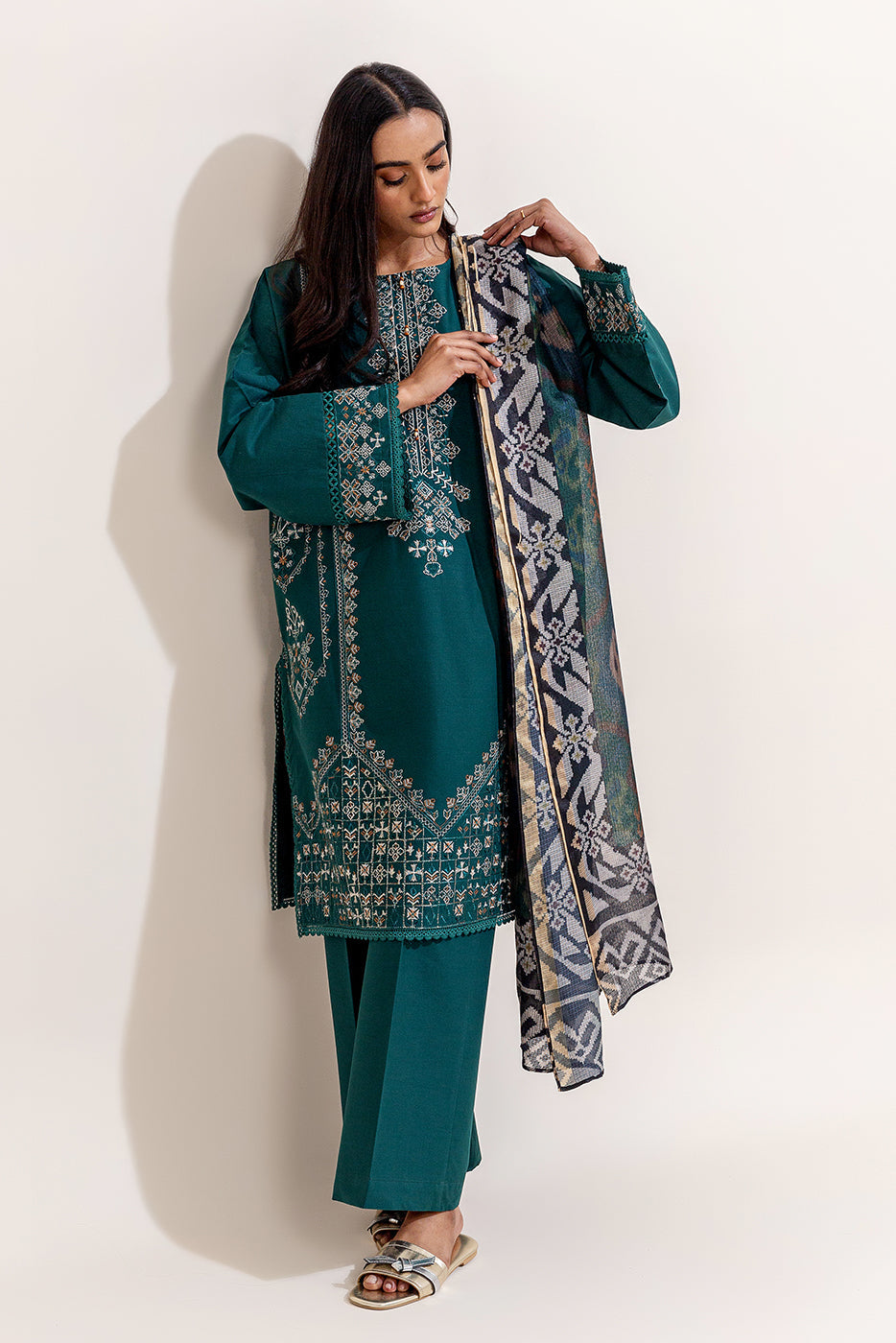 3 PIECE EMBROIDERED LAWN SUIT-TEAL VOYAGE (UNSTITCHED)