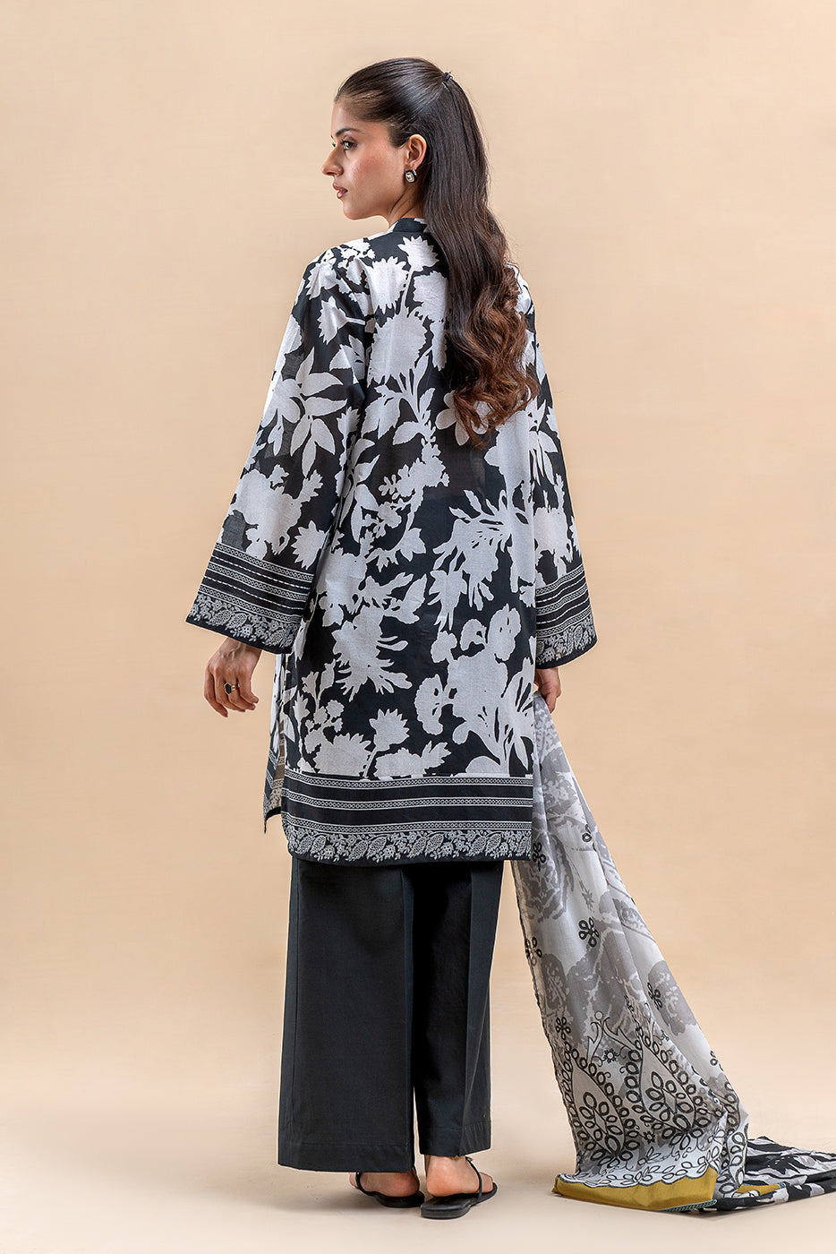 3 PIECE PRINTED LAWN SUIT-SABLE MIST (UNSTITCHED)
