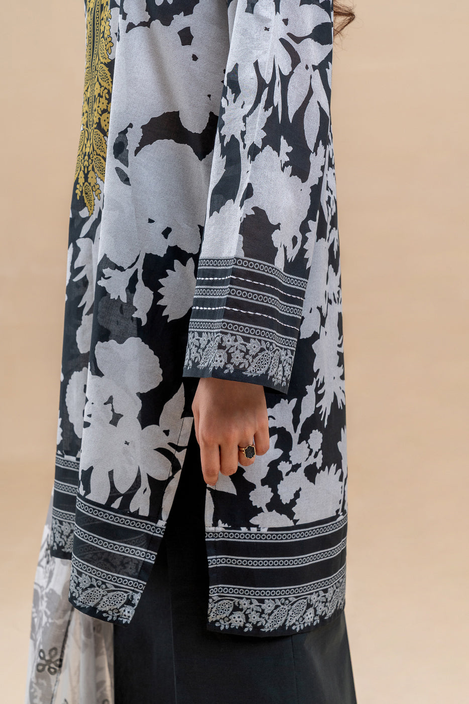 3 PIECE PRINTED LAWN SUIT-SABLE MIST (UNSTITCHED)