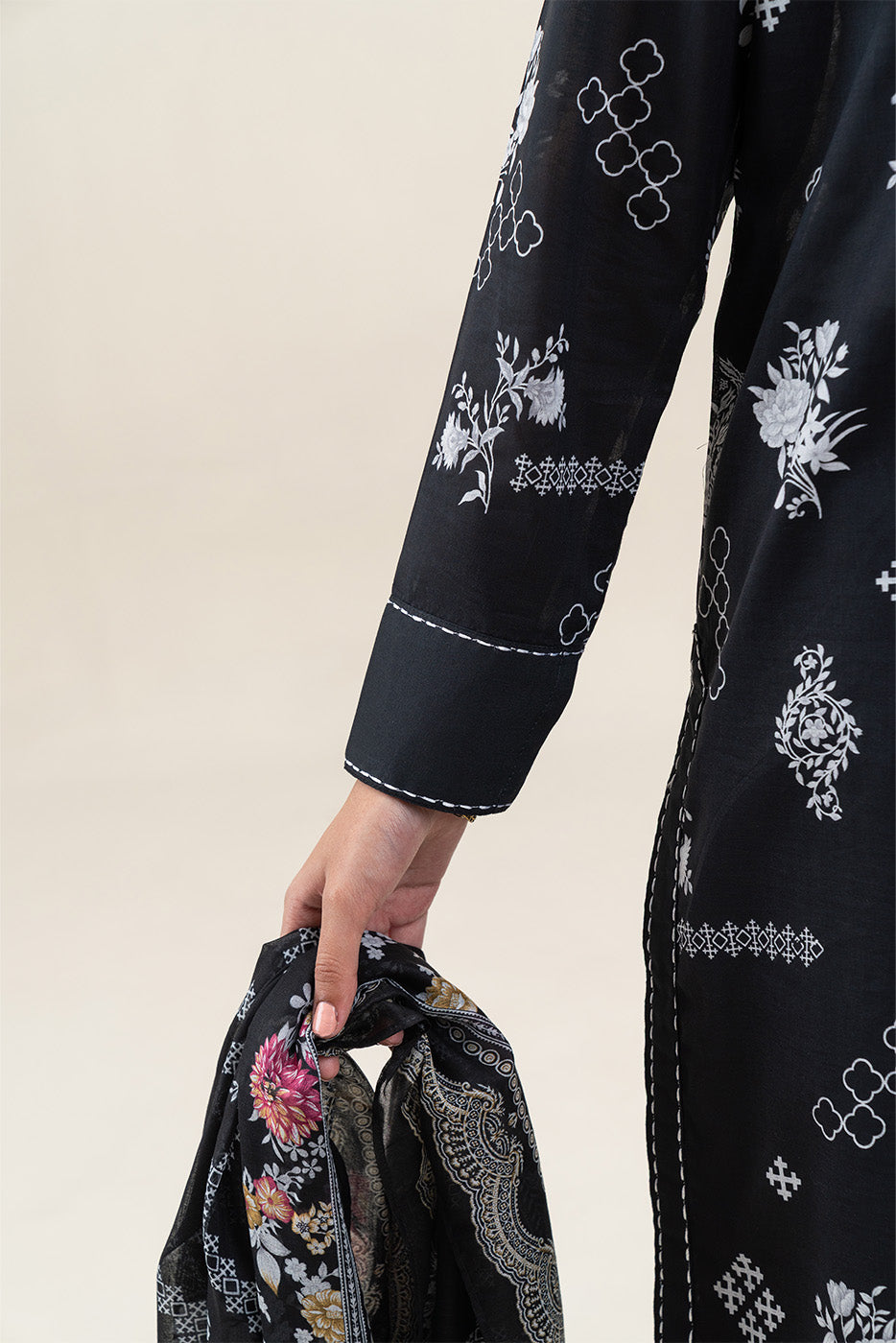 3 PIECE PRINTED LAWN SUIT-RAVEN MAZE (UNSTITCHED)