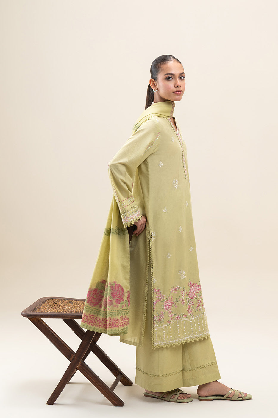 3 PIECE EMBROIDERED LAWN SUIT-LUSH GREEN (UNSTITCHED)