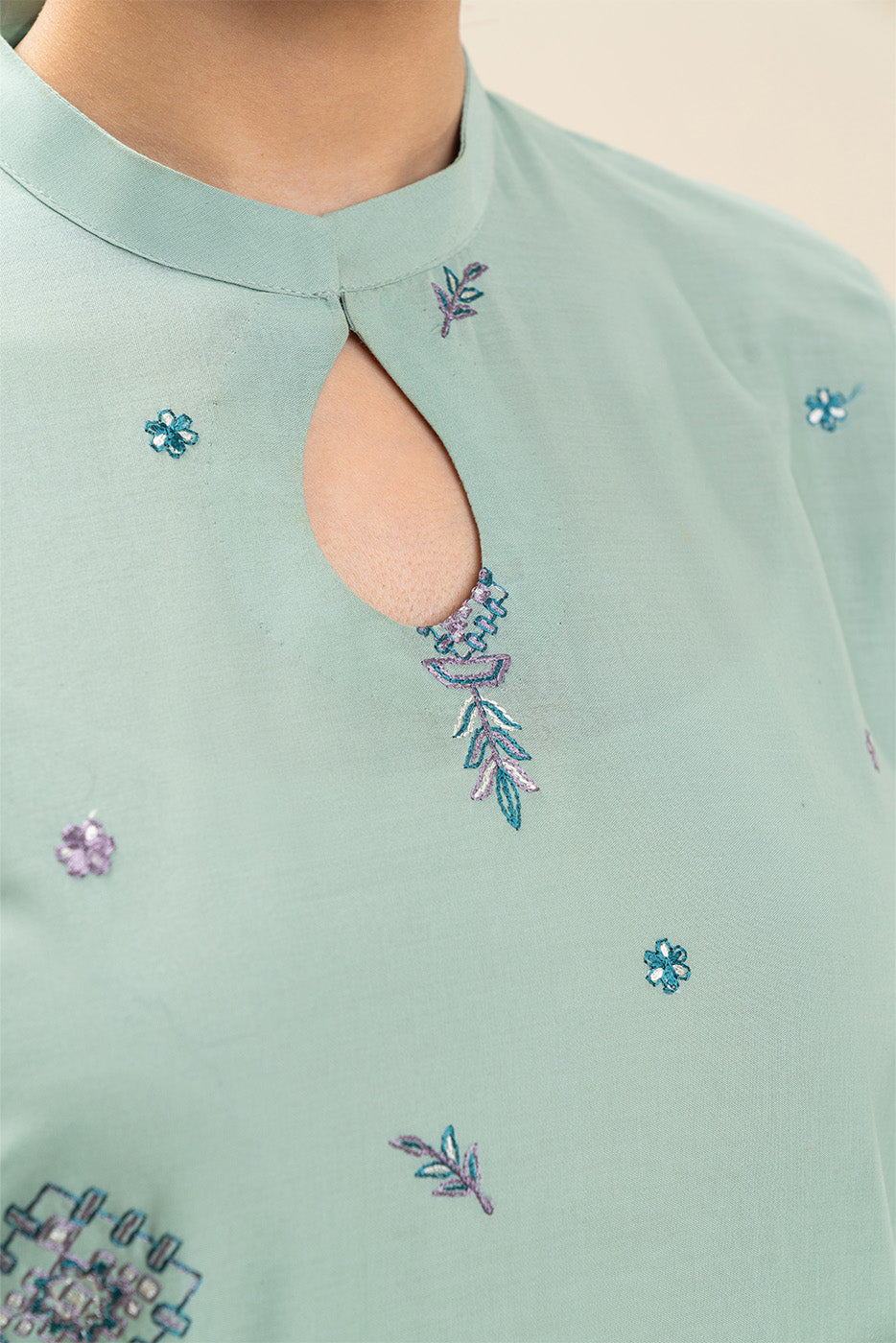 3 PIECE EMBROIDERED LAWN SUIT-SEAFOAM GREEN (UNSTITCHED)