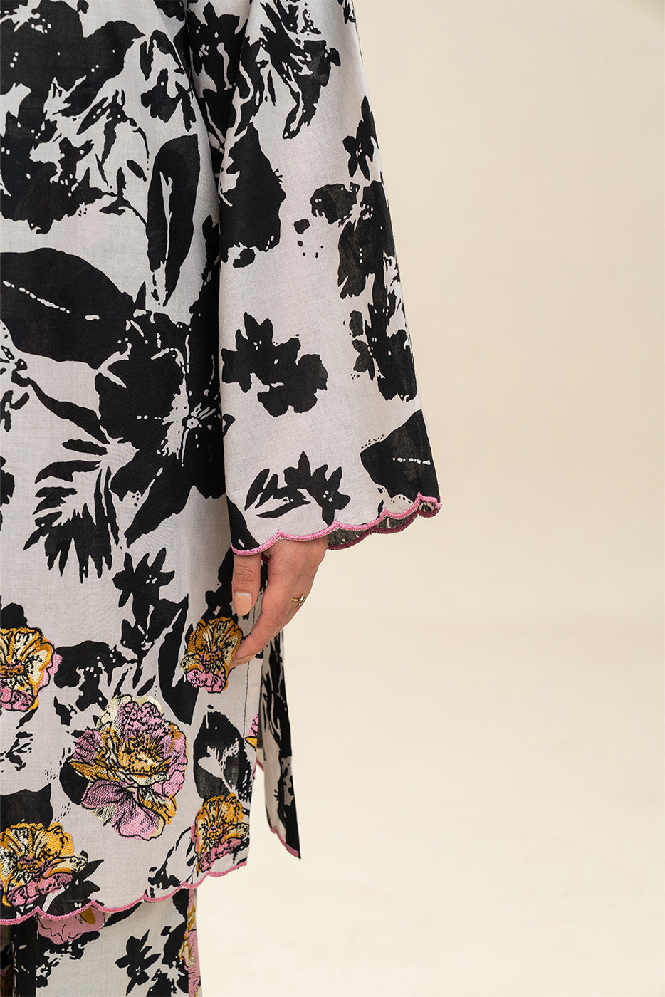 2 PIECE EMBROIDERED LAWN SUIT-MONOCHROME NOIR (UNSTITCHED)