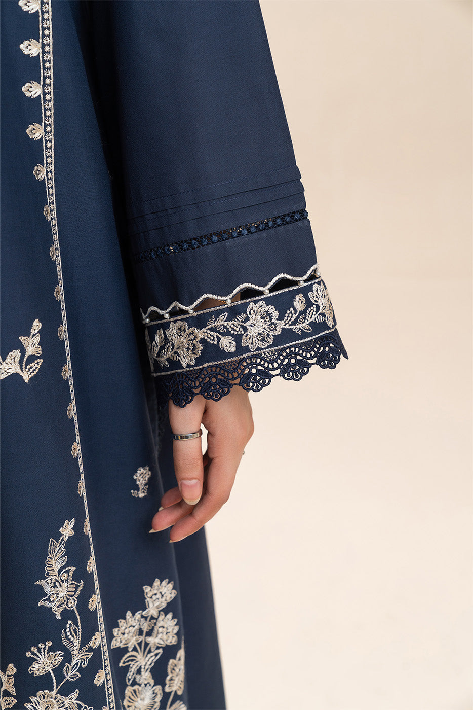 3 PIECE EMBROIDERED LAWN SUIT-STELLAR BLOOM (UNSTITCHED)