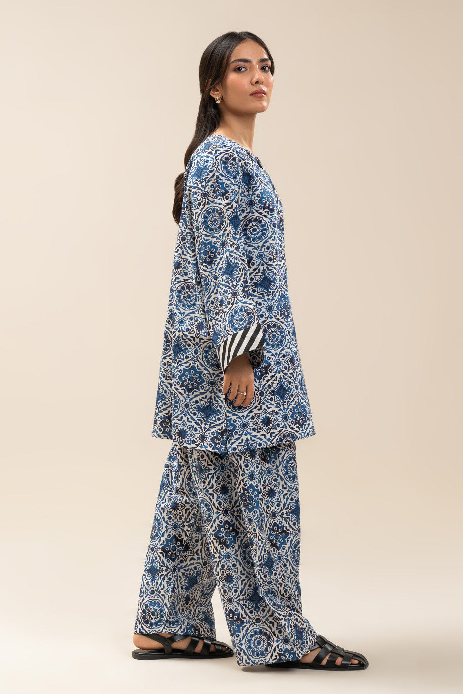 2 PIECE PRINTED CAMBRIC SUIT (PRET)