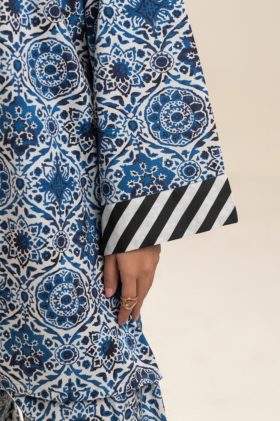 2 PIECE PRINTED CAMBRIC SUIT (PRET)