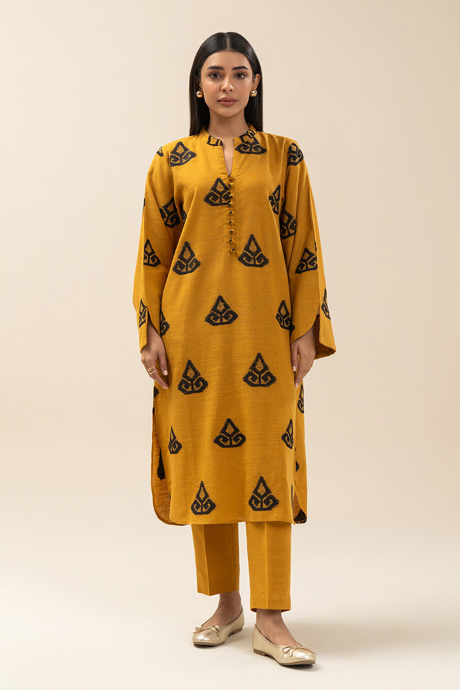 2 PIECE EMBROIDERED VELVET KHADDAR SUIT (PRET)