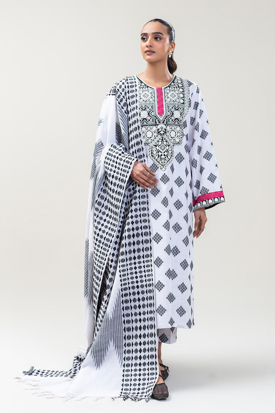 3 PIECE EMBROIDERED KHADDAR JACQUARD SUIT (PRET)