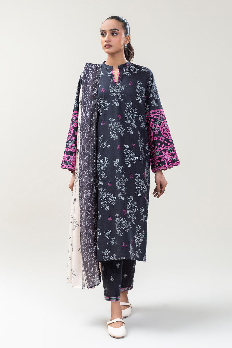 3 PIECE EMBROIDERED COTTON VISCOSE SUIT (PRET)