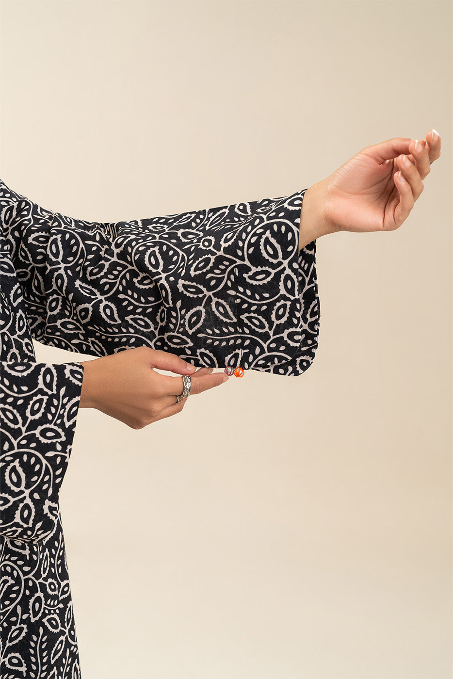 2 PIECE PRINTED KHADDAR SUIT (PRET)