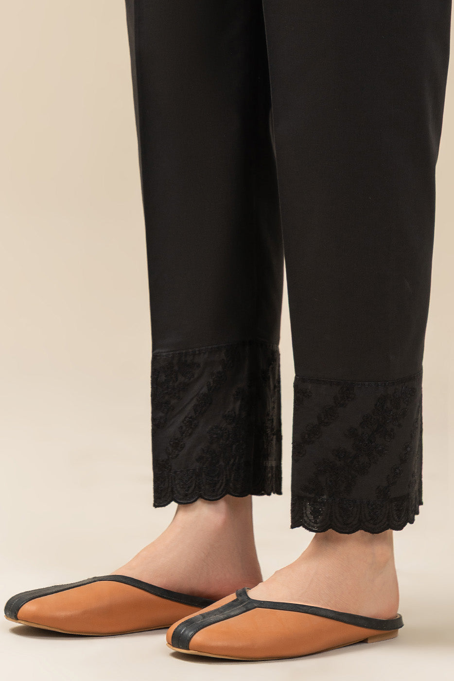 EMBROIDERED STRAIGHT PANTS