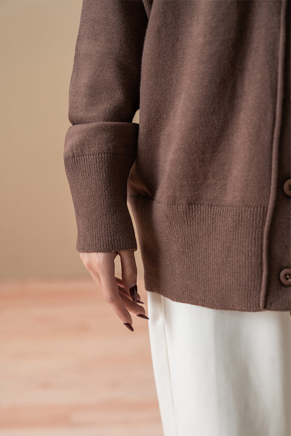 V-NECK LOOSE FIT CARDIGAN