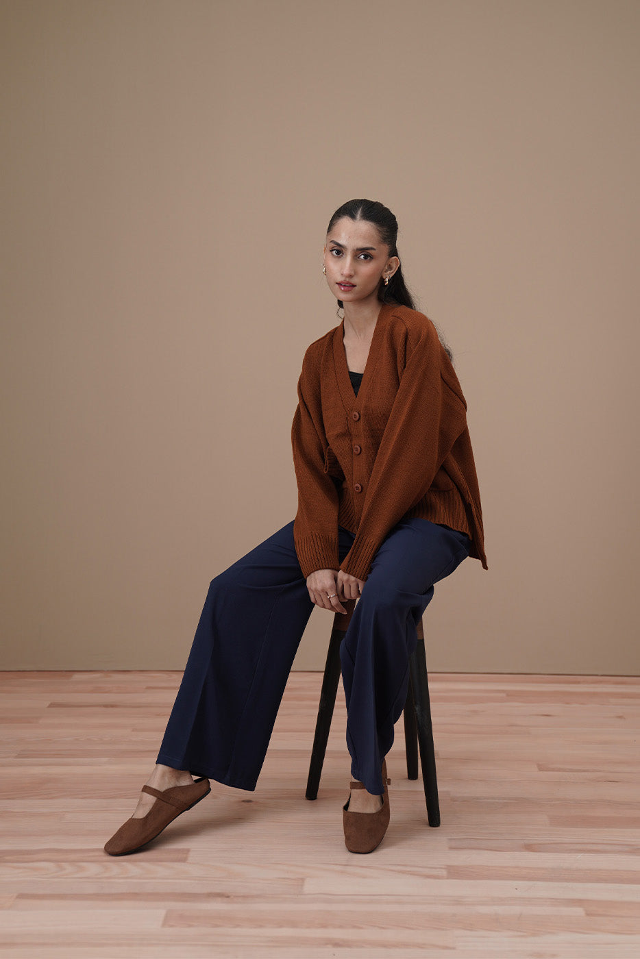 V-NECK CROPPED CARDIGAN