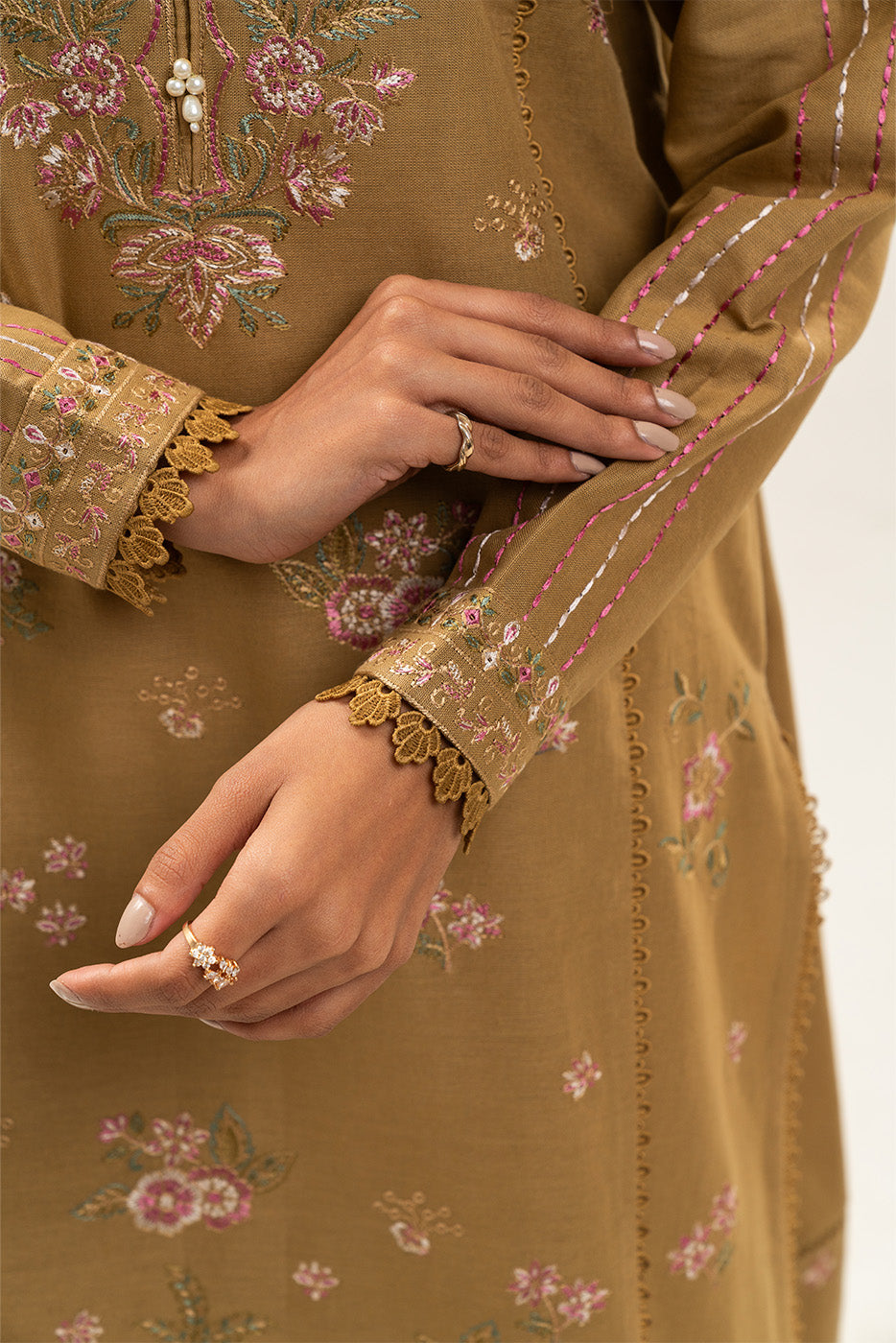 3 PIECE EMBROIDERED KHADDAR SUIT-DAISY FLORET (UNSTITCHED)