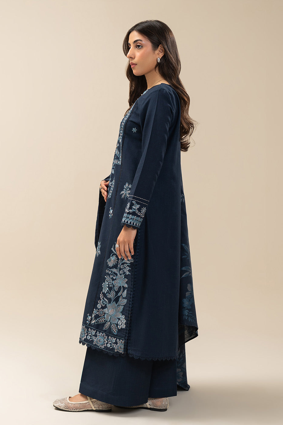 3 PIECE EMBROIDERED SLUB KHADDAR SUIT-NAVY GLEAM (UNSTITCHED)