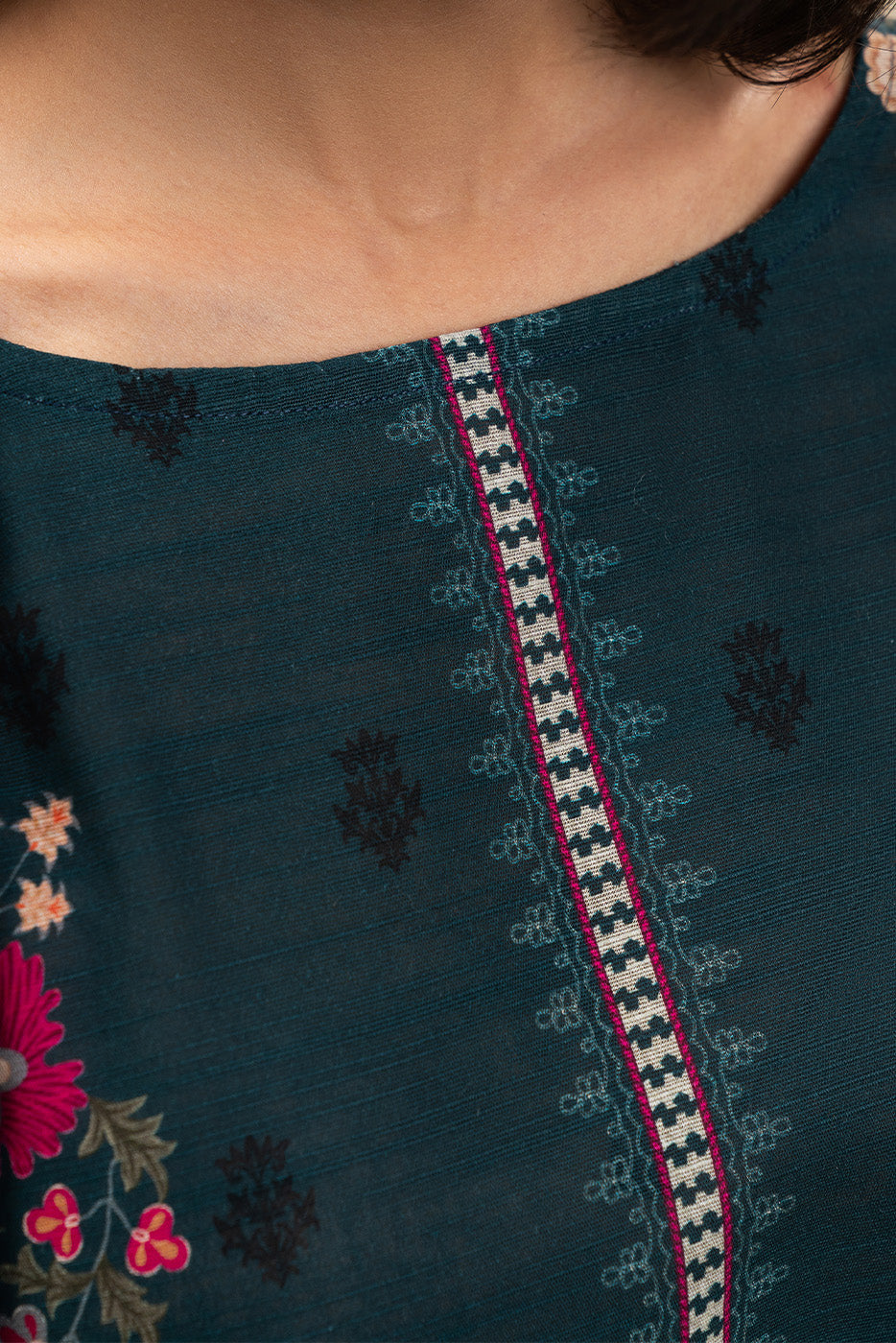 3 PIECE PRINTED SLUB KHADDAR SUIT-AEGEAN CHARM (UNSTITCHED)