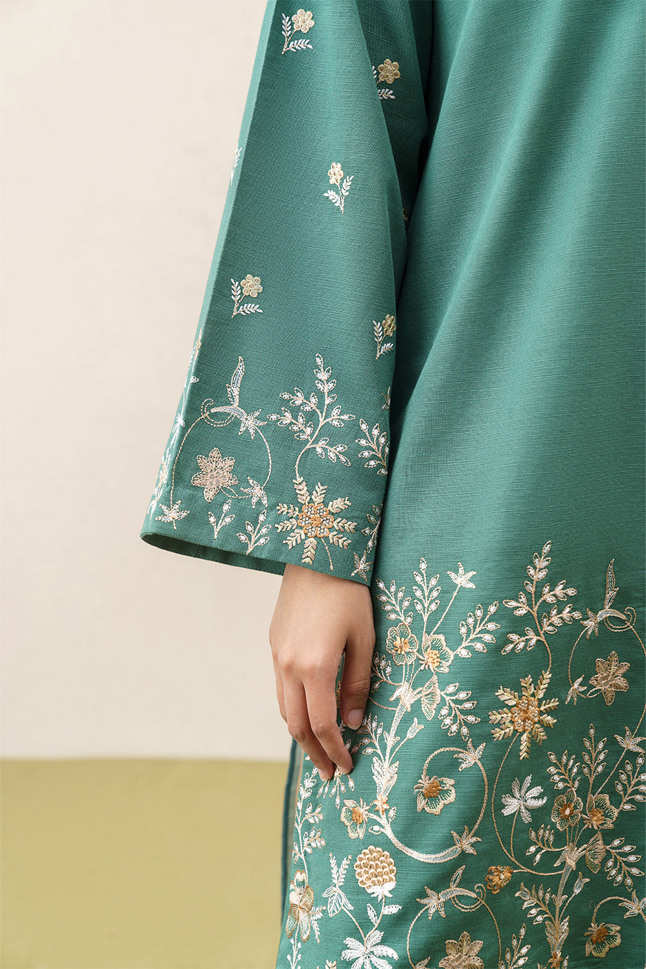 3 PIECE EMBROIDERED SLUB KHADDAR SUIT (PRET)