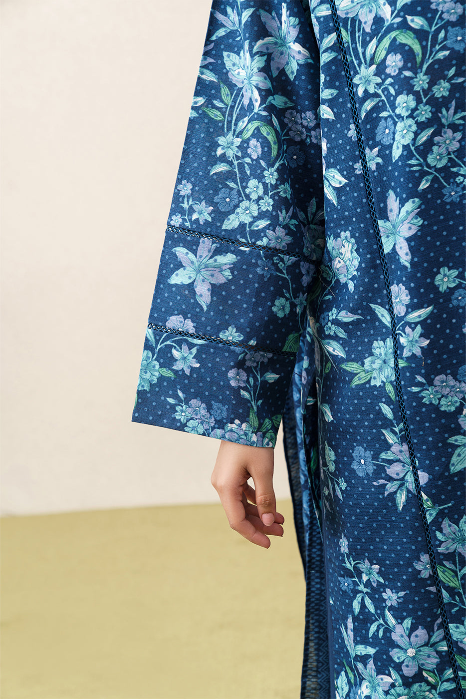 3 PIECE PRINTED KHADDAR SUIT-ARCTIC ESCAPE (UNSTITCHED)
