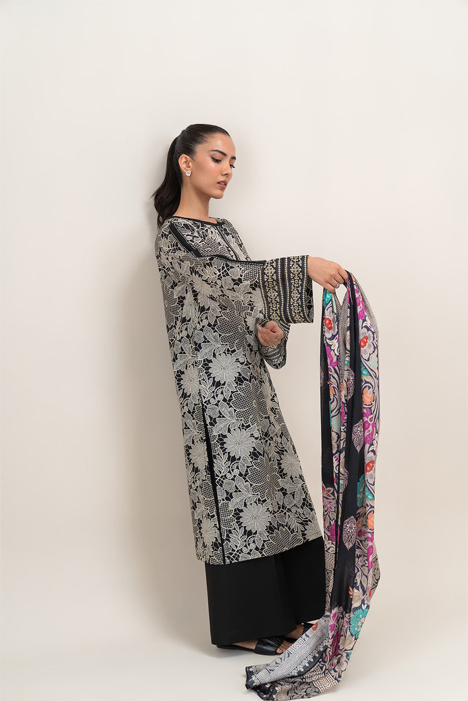 3 PIECE PRINTED LAWN SUIT-MONOCHROMATIC GRACE (UNSTITCHED)