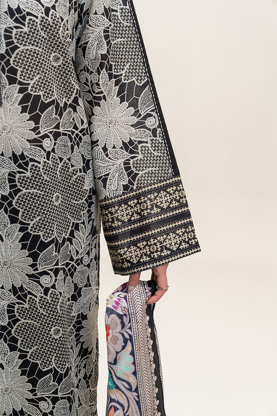 3 PIECE PRINTED LAWN SUIT-MONOCHROMATIC GRACE (UNSTITCHED)