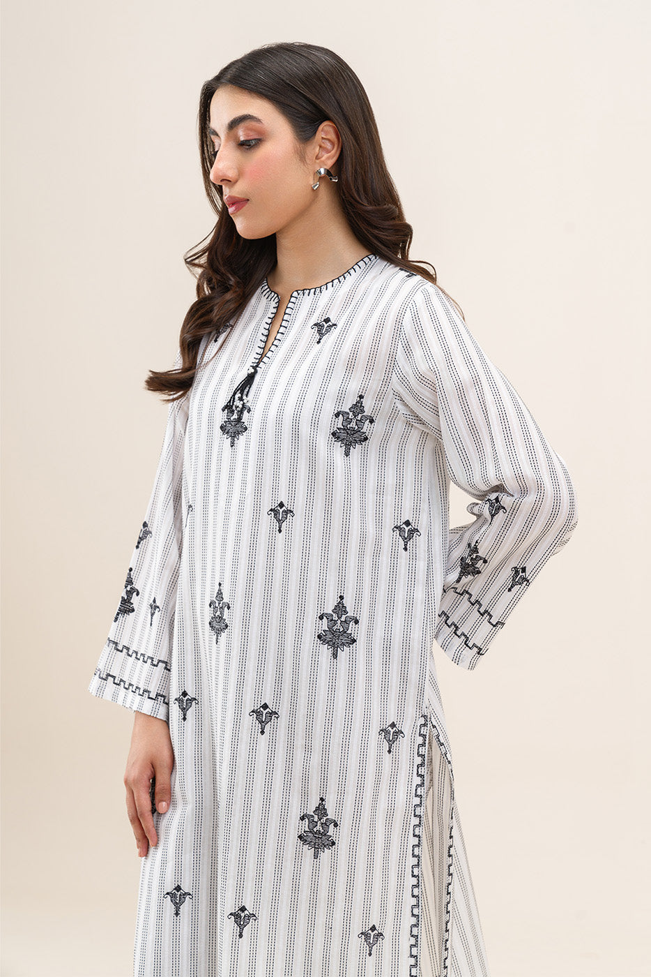 2 PIECE EMBROIDERED DORIA SUIT (PRET)
