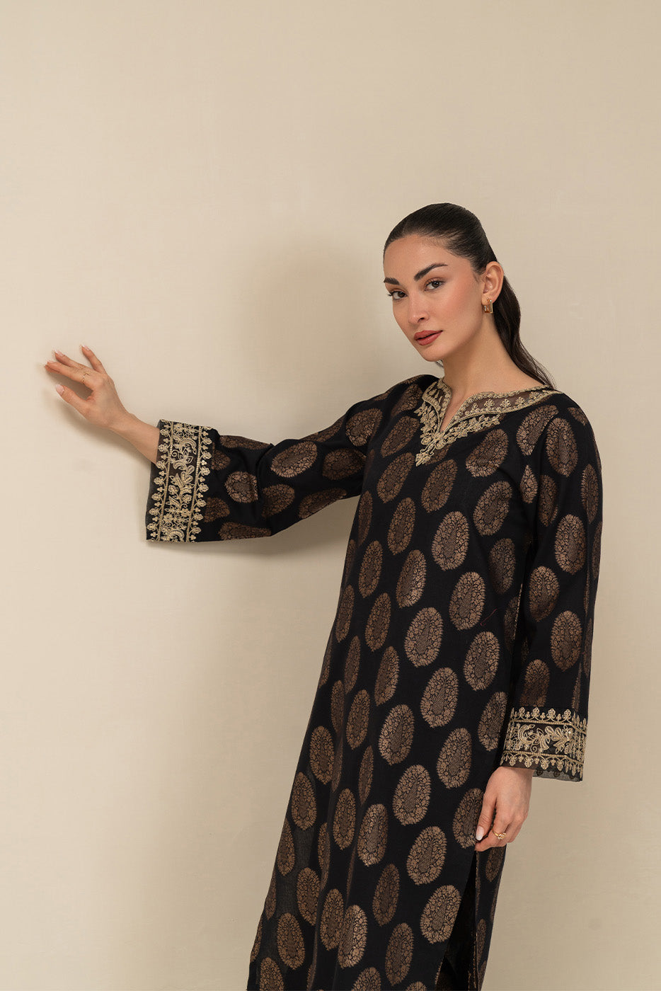 2 PIECE EMBROIDERED DANIER JACQUARD SUIT (PRET)