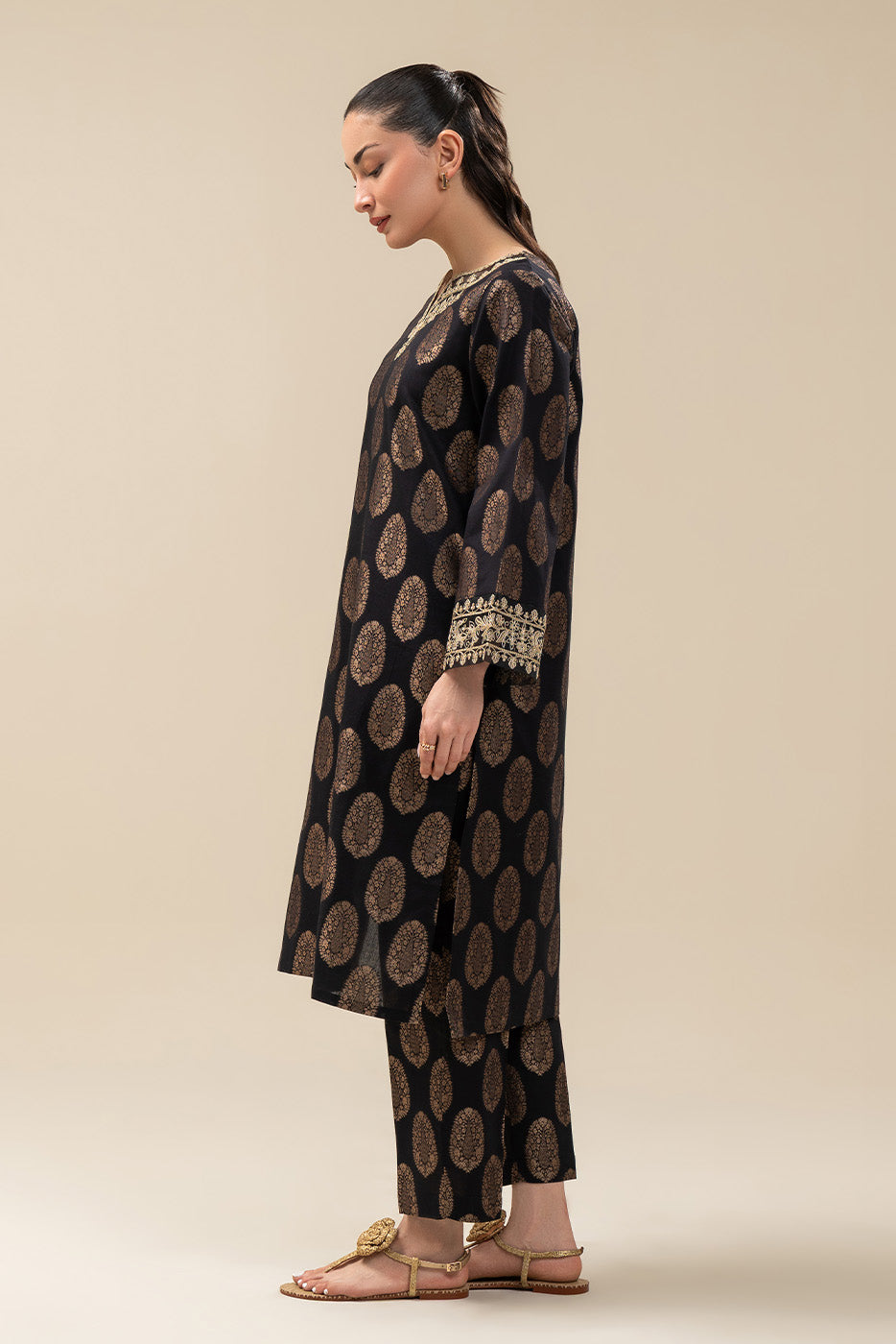 2 PIECE EMBROIDERED DANIER JACQUARD SUIT (PRET)