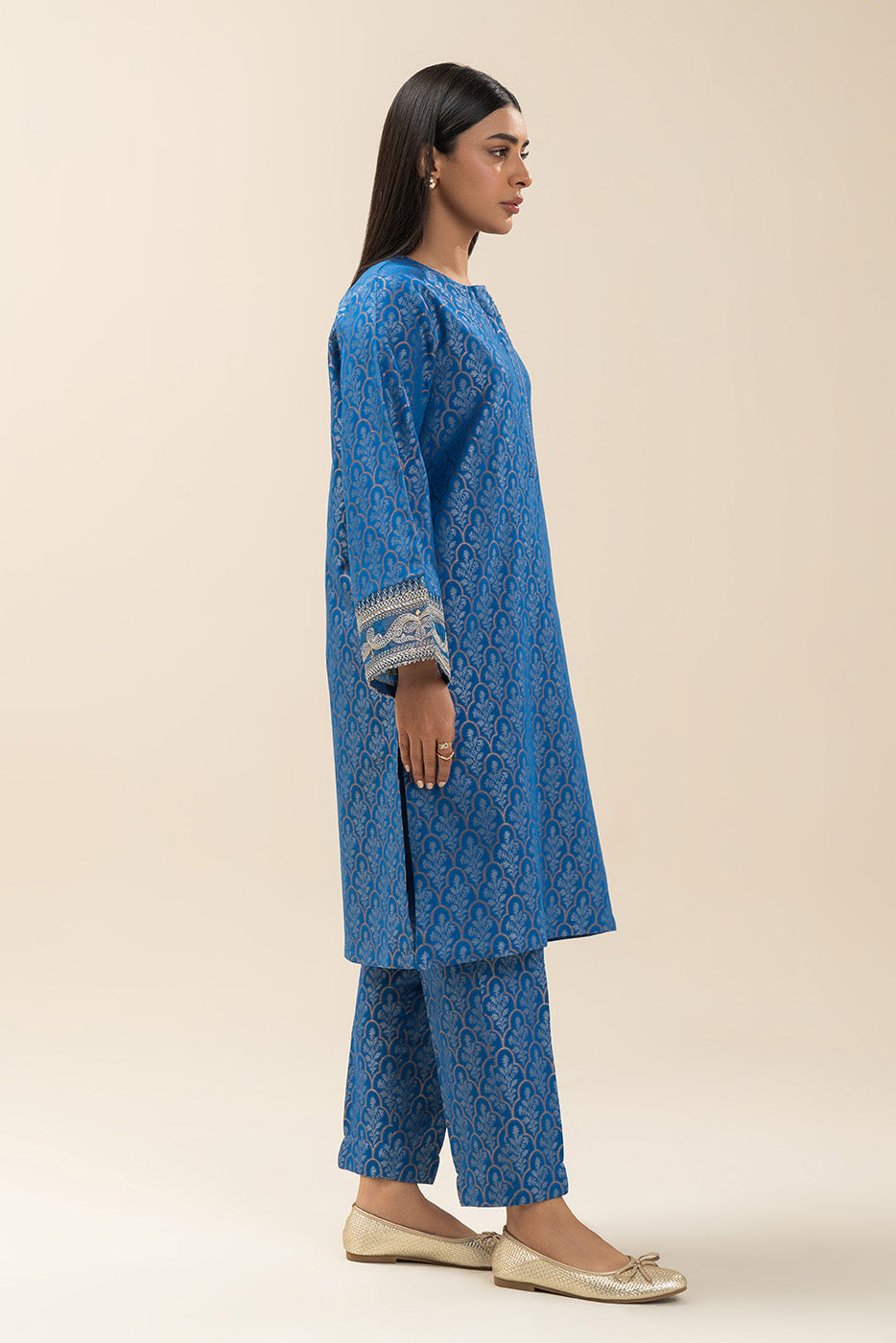 2 PIECE EMBROIDERED JACQUARD SUIT (PRET)