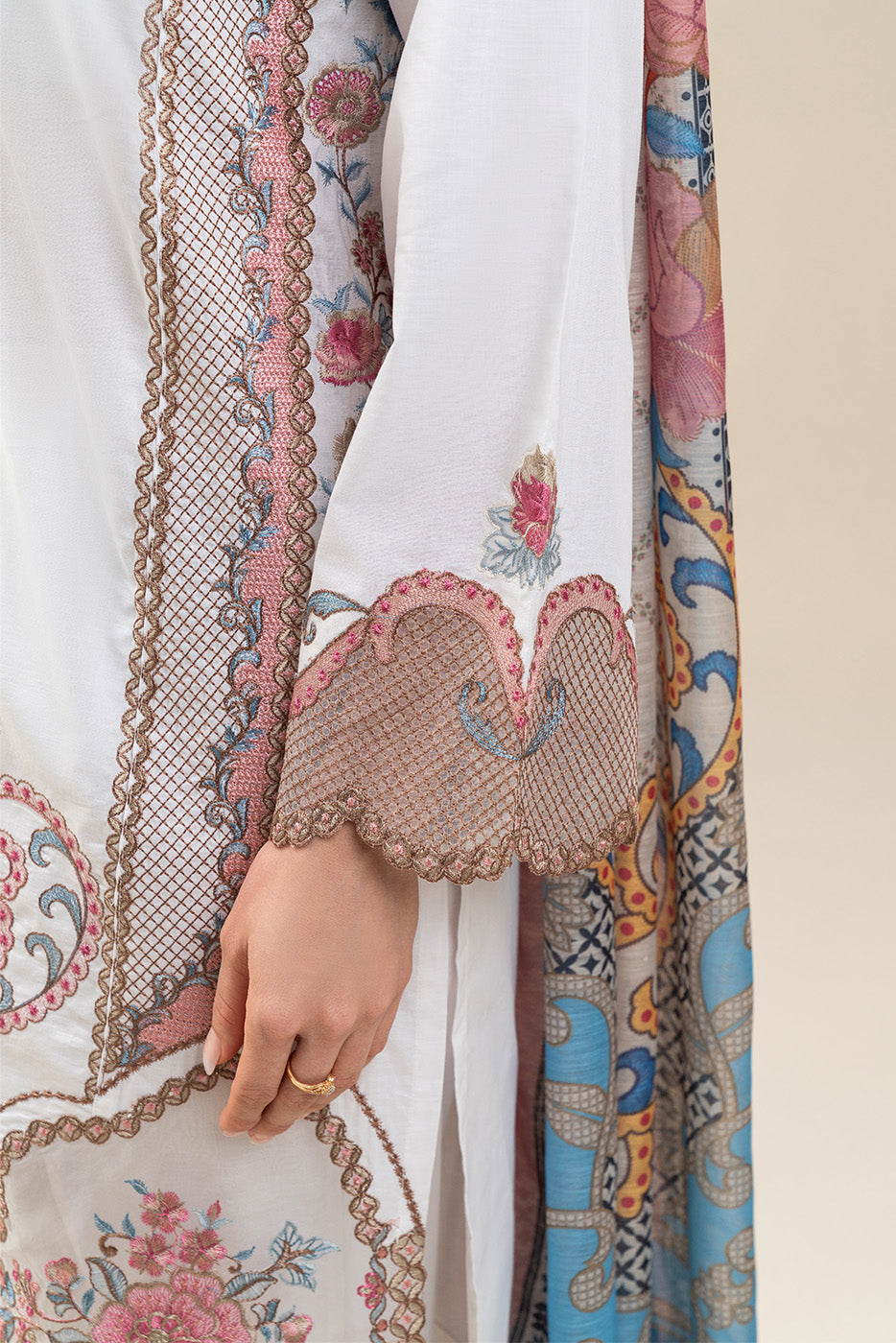 3 PIECE EMBROIDERED COTTON VISCOSE SUIT (PRET)