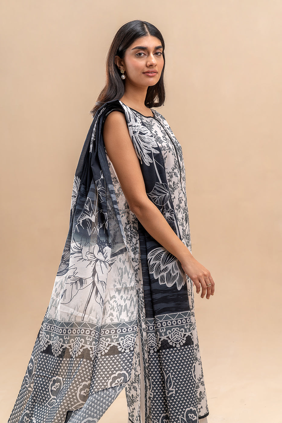 3 PIECE PRINTED LAWN SUIT-RAVEN BLISS (UNSTITCHED)
