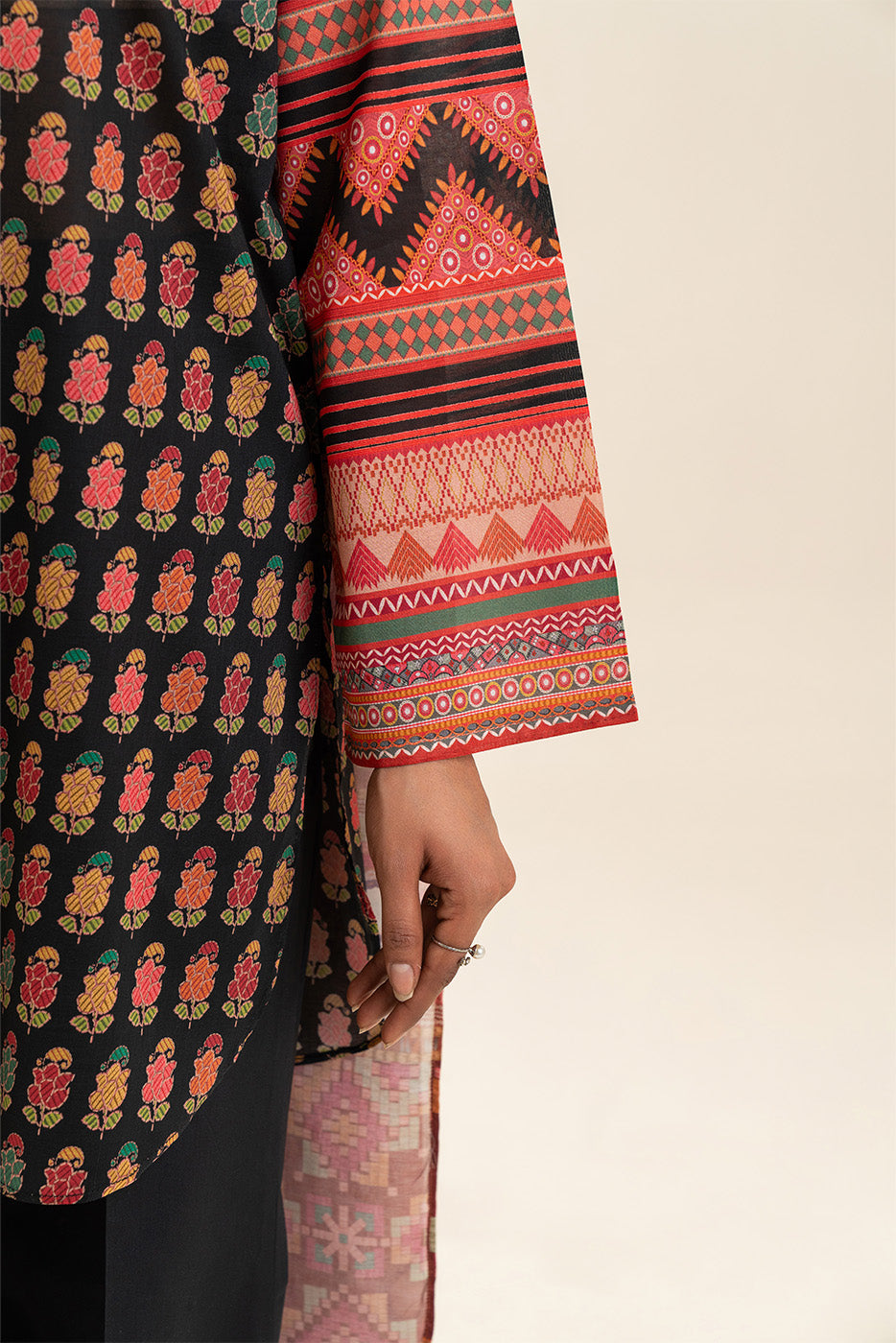 3 PIECE PRINTED LAWN SUIT-BLACK MAZE (UNSTITCHED)