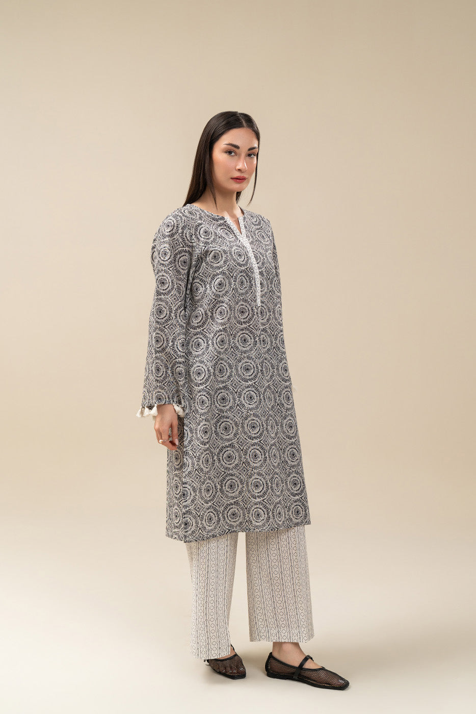 2 PIECE PRINTED KHADDAR SUIT (PRET)