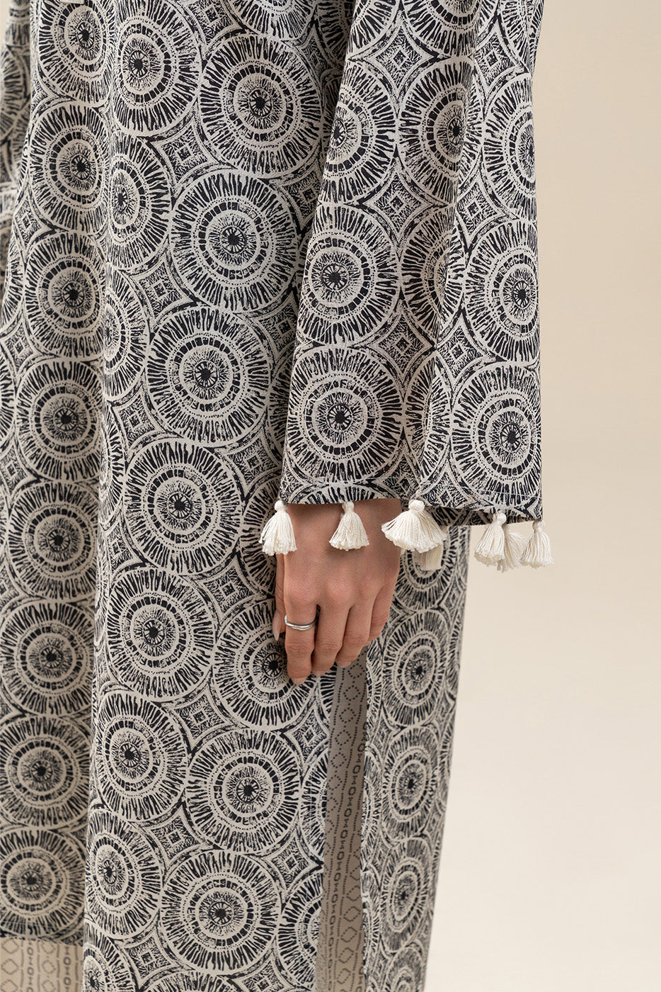 2 PIECE PRINTED KHADDAR SUIT (PRET)