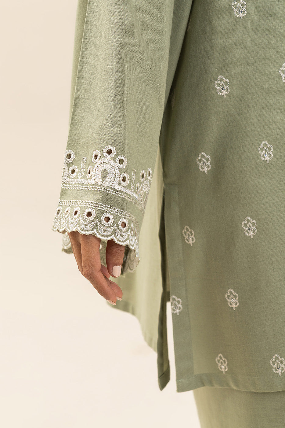 2 PIECE EMBROIDERED COTTON LINEN SUIT (PRET)