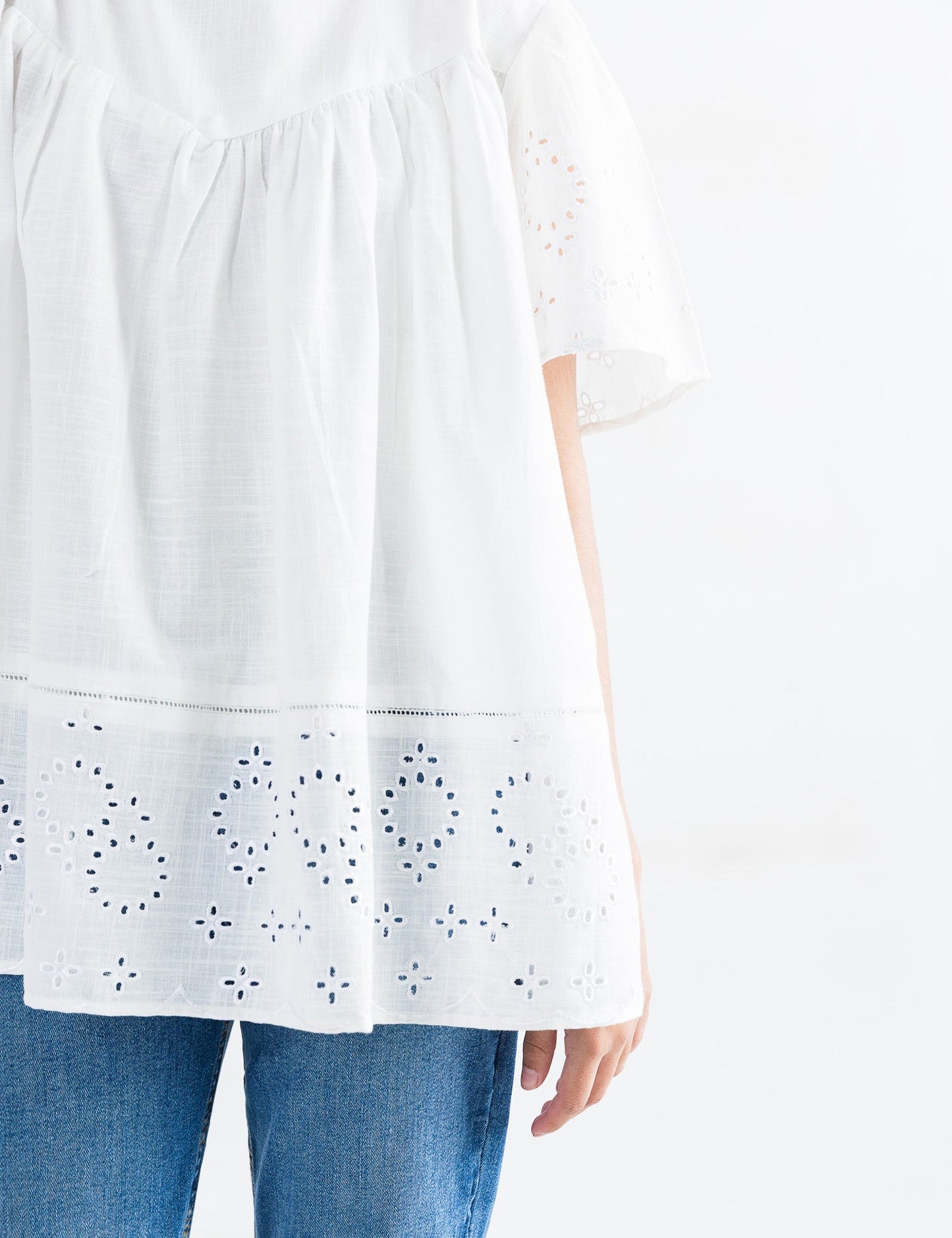 FLORAL EMBROIDERED TOP