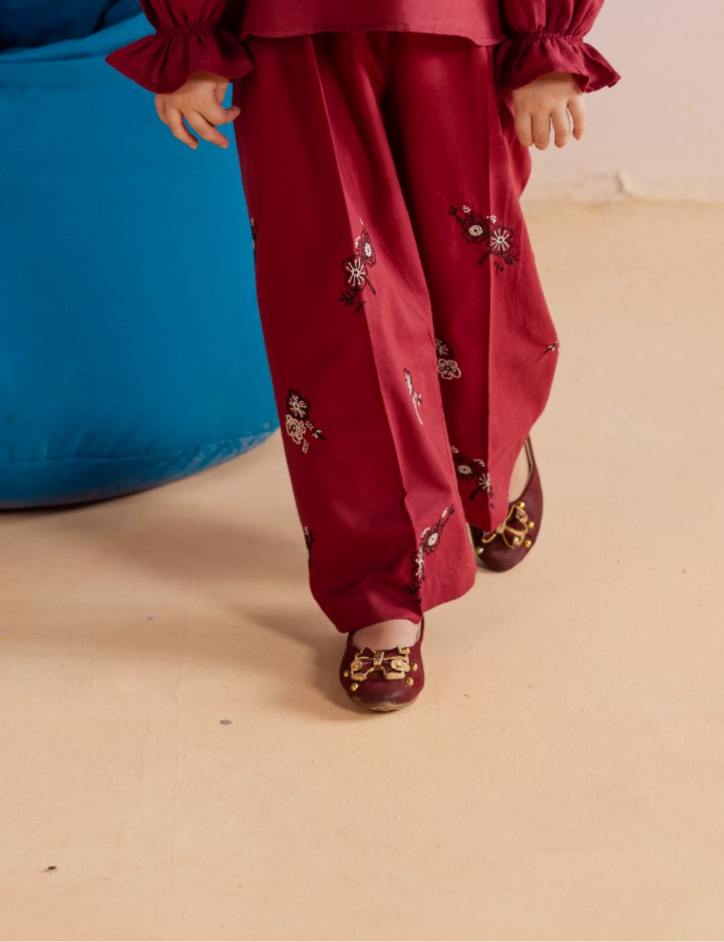 FLORAL EMBROIDERED TROUSER