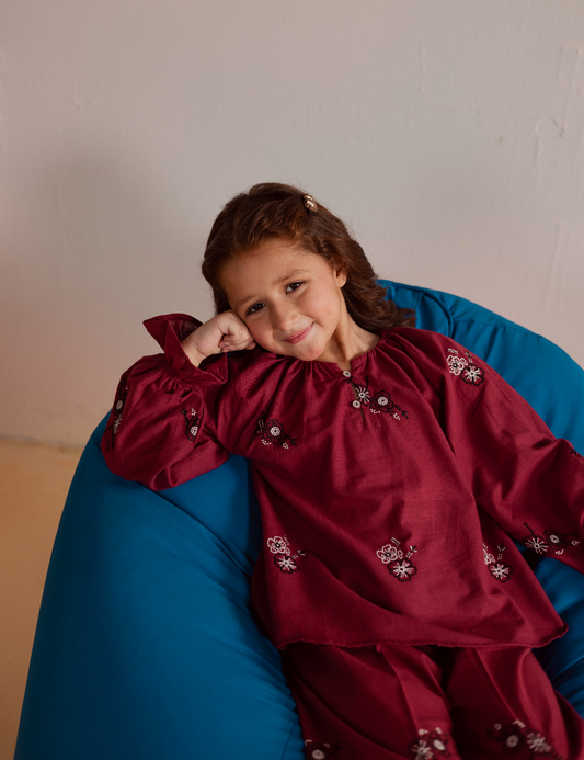 FLORAL EMBROIDERED TOP