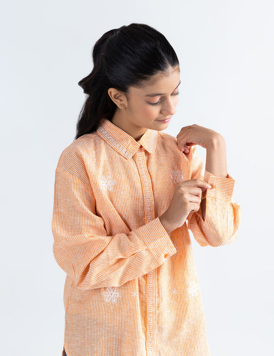 FLORAL EMBROIDERED BUTTON DOWN TOP