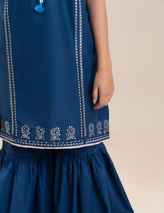 2 PIECE SLEEVELESS ETHNIC EMBROIDERED SUIT